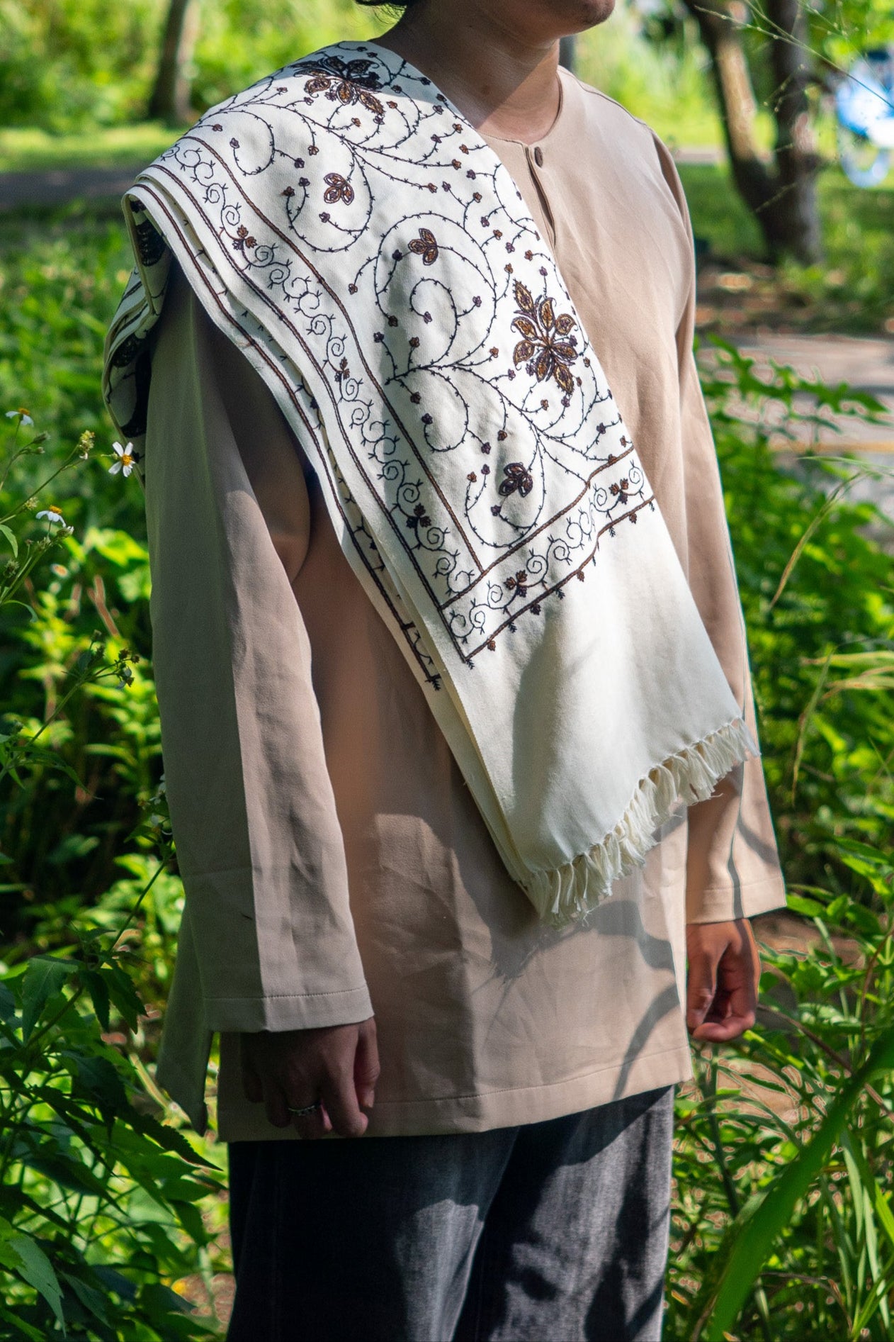 Kashmiri Whisper Ruh (رَوْح) — “Soul”